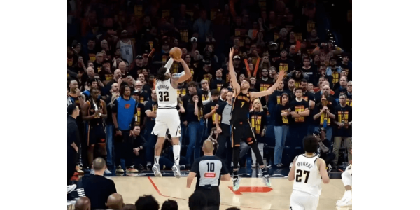 Gordon spillede den syvende kamp med en skade, og Nuggets tabte, men vandt alligevel